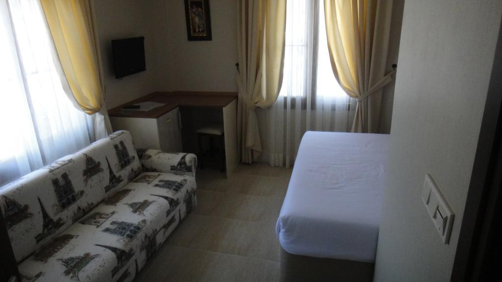 Golden Stone Butik Otel Çeşme Zimmer foto